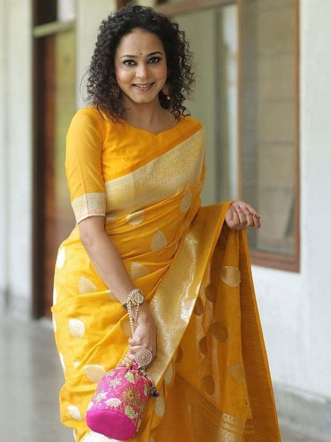 Dhimhi Women's Woven Design Zari Art Silk Kanjeevaram Saree