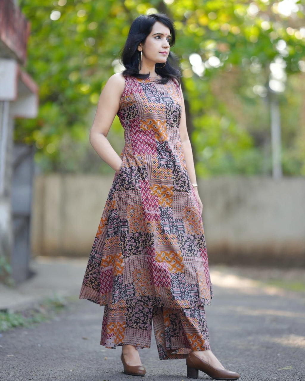 Dhimhi women's geometric printed round neck A-line kurta with matching palazzos, stylish and comfortable kurta set for women.