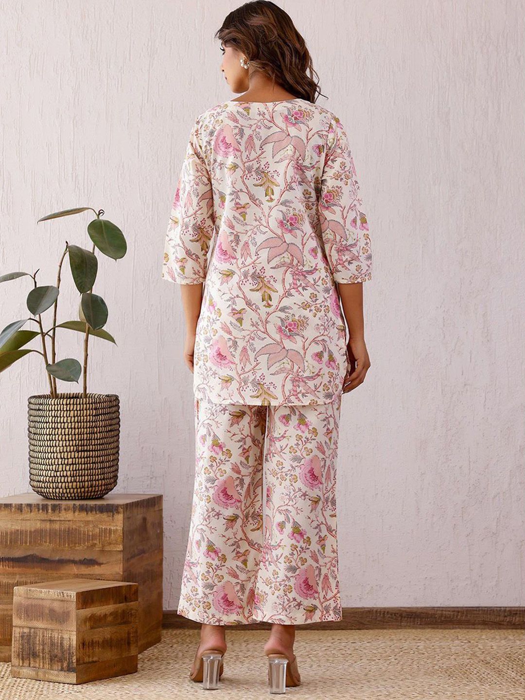 Dhimhi Women's Floral Printed Notch Neck Straight Kurti With Trousers