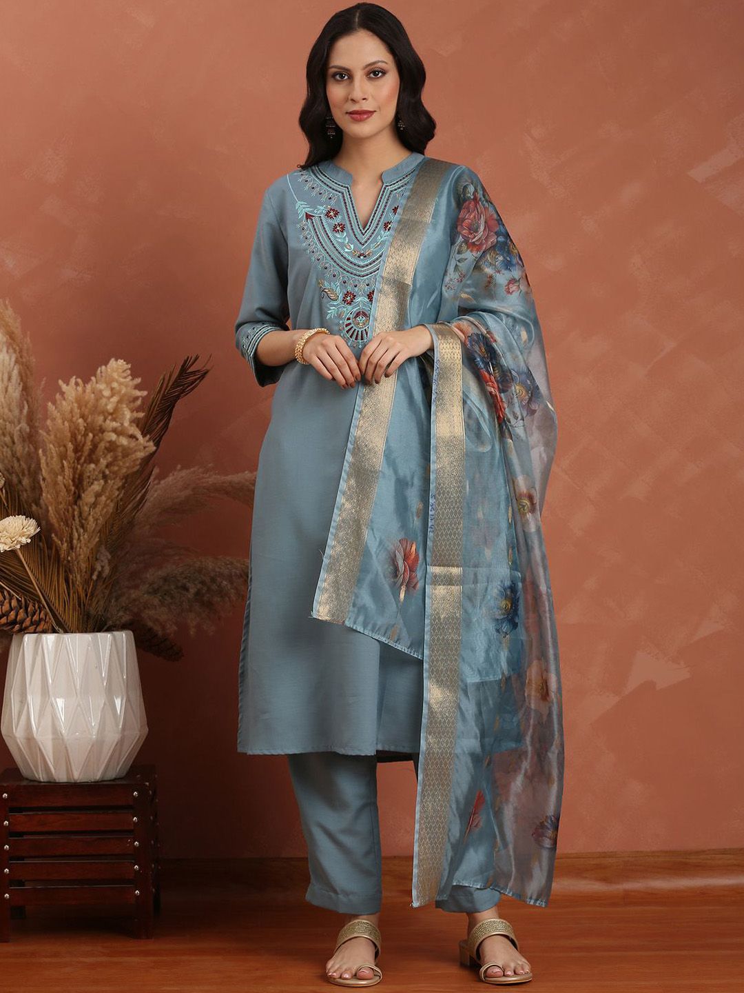 Dhimhi Women's Floral Embroidered Regular Thread Work Kurta With Trousers & Dupatta