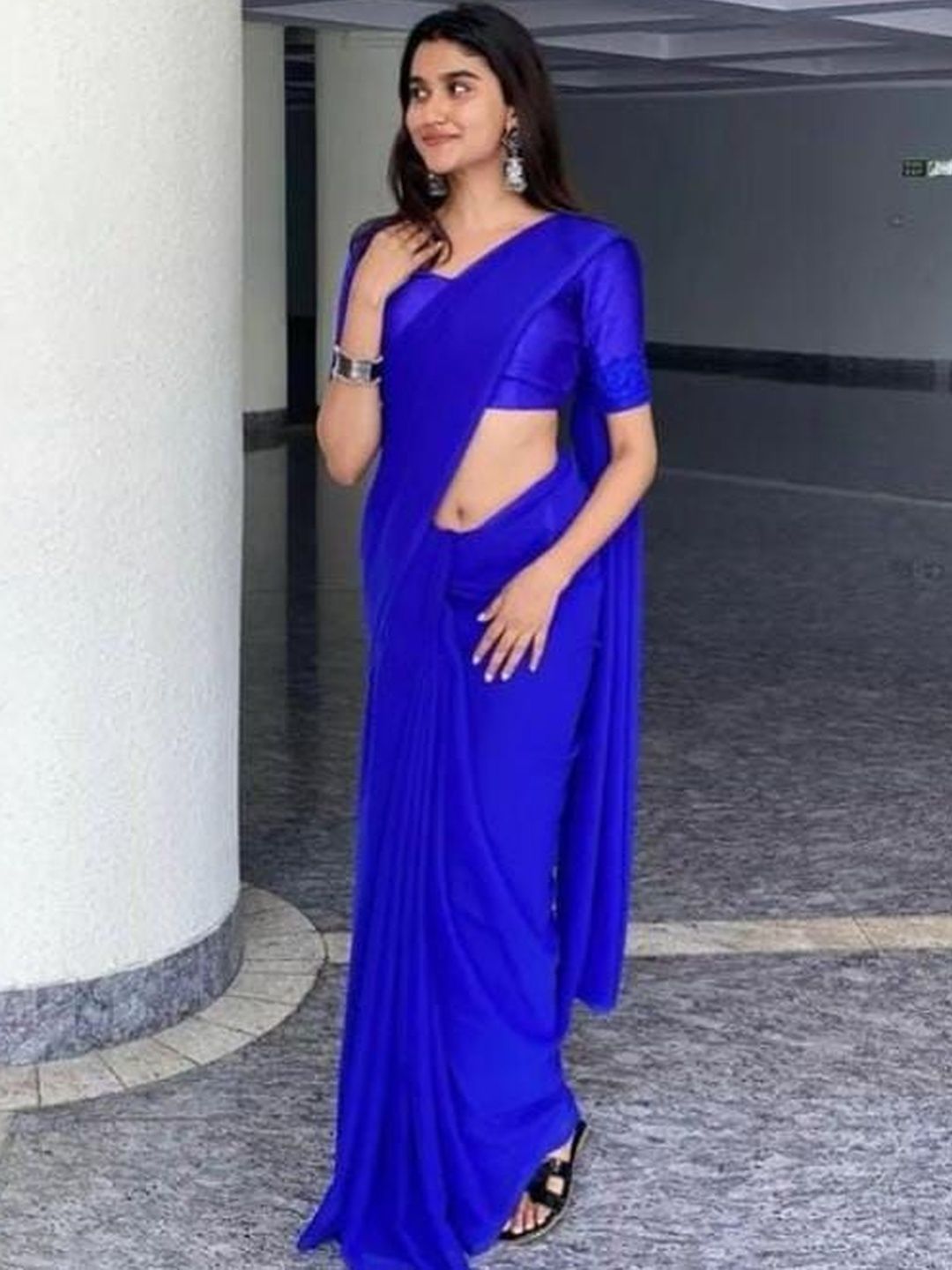 Dhimhi Women's Blue Poly Georgette Solid Sarees